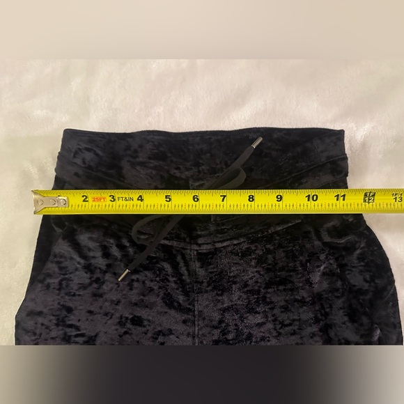 Lululemon size 2 ready to crush black joggers. Like new. $128 retail. High rise - Picture 9 of 12